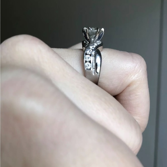 14 Kt White gold custom made from MOISSANITE
Co. - Picture 3 of 3